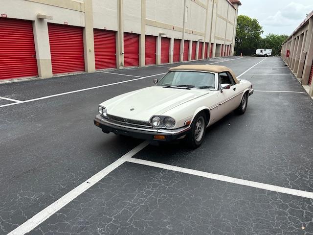 1988 JAGUAR XJS CONV/COUPE, VERY GOOD CONDITION. RUNS GREAT.
